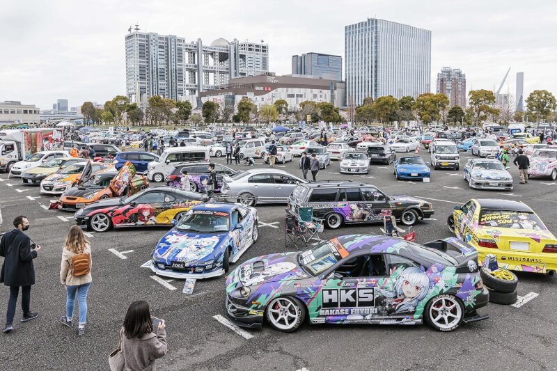 圖為日本東京台場「痛車天國」活動展示上千台痛車。（圖取自twitter.com/responsejp）