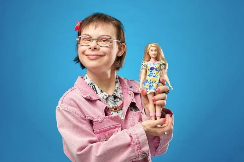 美國玩具大廠美泰兒公司推出，最新一款芭比娃娃帶有唐氏症特徵。（Matthieu Suprin/Handout via 路透社）