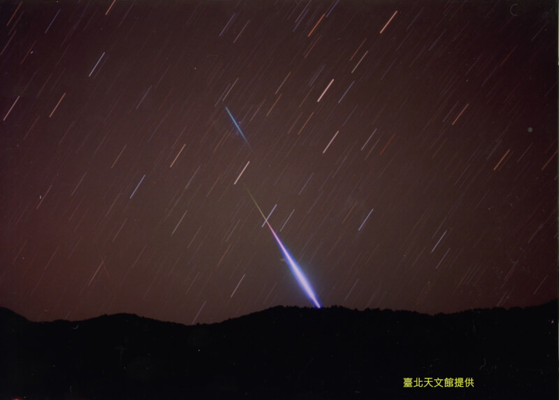 台北市天文館表示，目前是寶瓶座流星雨活躍期，每天凌晨2時後都適合觀賞，5月6日極大期當天則受月光影響，觀賞條件不佳。（台北市天文館提供）