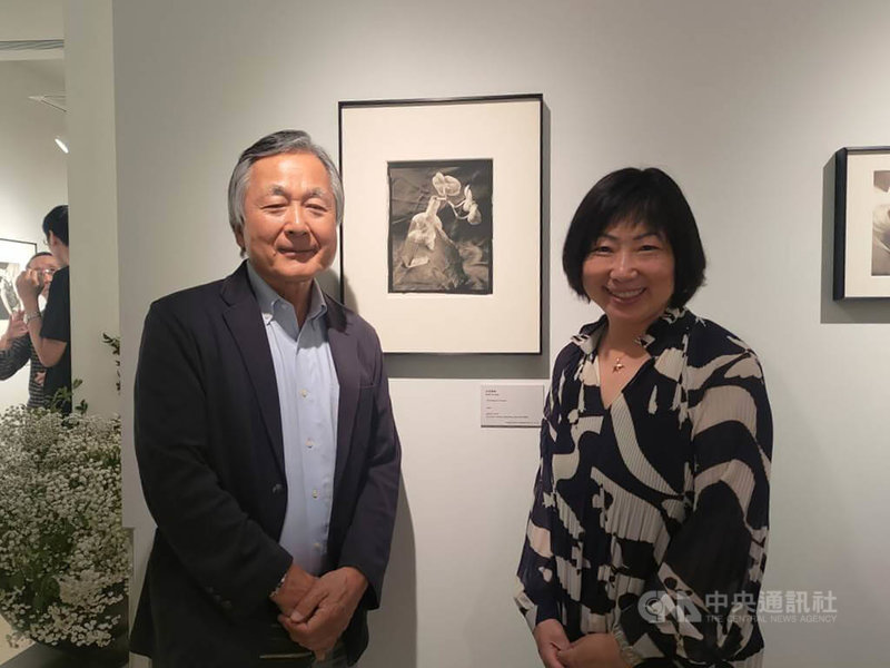 日本藝術家夫妻檔井津建郎（左） 與井津由美子（右）以白金影像作品聞名國際，他們應邀來台開設工作坊傳授所學心法，並將推出「井津們的光影—2023 白金影像暨攝影工作坊」成果展。中央社記者王寶兒攝  112年4月29日