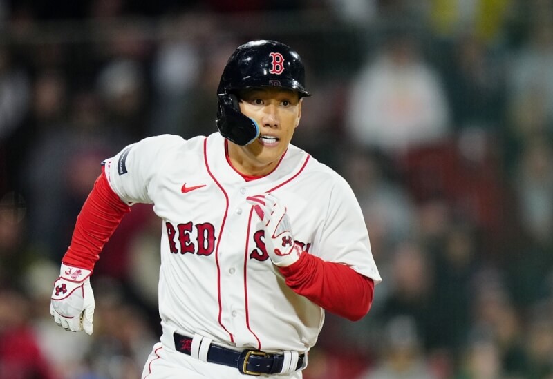 MLB波士頓紅襪日籍打者吉田正尚1日敲出本季第7轟。圖為吉田正尚4月29日比賽畫面。（共同社）