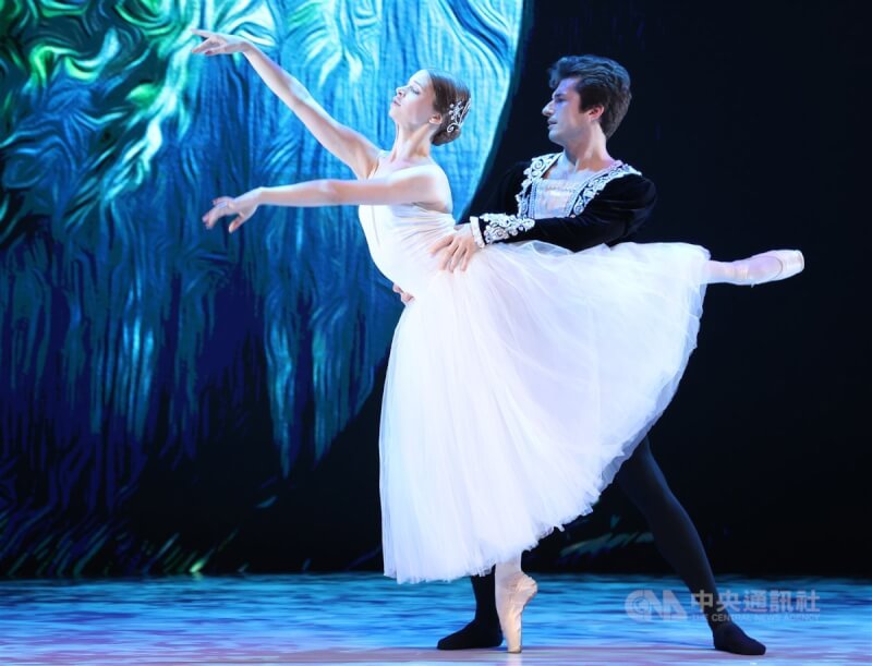 圖為烏克蘭聯合芭蕾舞團27日在彩排記者會中搶先演出「吉賽兒」精彩片段。中央社記者張新偉攝 112年4月27日