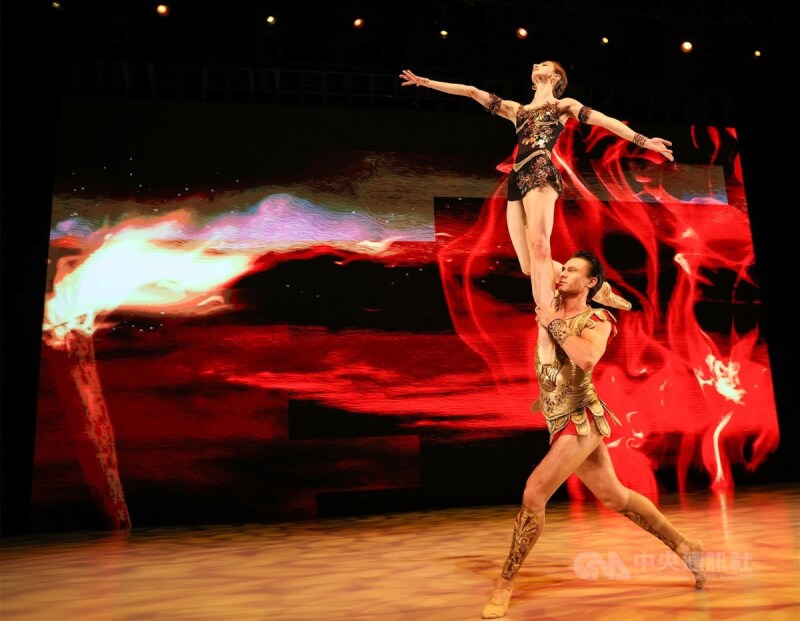 集結烏克蘭頂尖芭蕾舞者的「烏克蘭聯合芭蕾舞團」將在台北流行音樂中心演出多齣經典芭蕾舞劇選粹。圖為27日彩排演出舞碼「斯巴達」精彩片段。中央社記者張新偉攝 112年4月27日