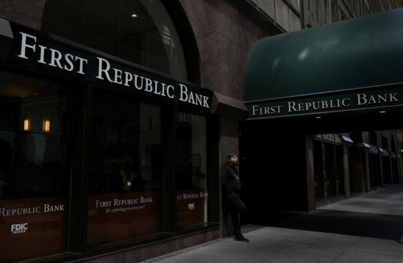 美國地區性銀行第一共和銀行公布儲戶存款銳減後，市場疑慮升高。（路透社）