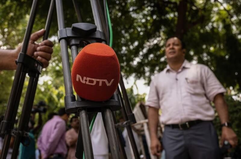 印度「新德里電視台」（NDTV）和「國際亞洲新聞社」（ANI）的推特帳號一度遭鎖，29日恢復。圖為新德里電視台麥克風。（路透社）