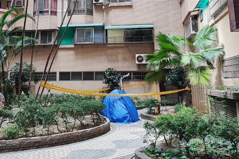 台南市永康區一處大樓3日發生一名男性住戶墜樓死亡事件，警方懷疑案情不單純，正進一步釐清中。中央社記者楊思瑞攝 112年5月3日