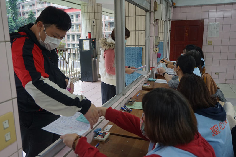 基隆市政府教育處4日指出，基隆市私立國中新生登記將在17日辦理，2所私立國中分別為輔大聖心高級中學附設國中部及二信高級中學附設國中部，只要是國小應屆畢業生，且設籍於基隆市、台北市、新北市學區內都可以申請登記，學校不得拒絕。（基隆市政府提供）中央社記者王朝鈺傳真  112年5月4日