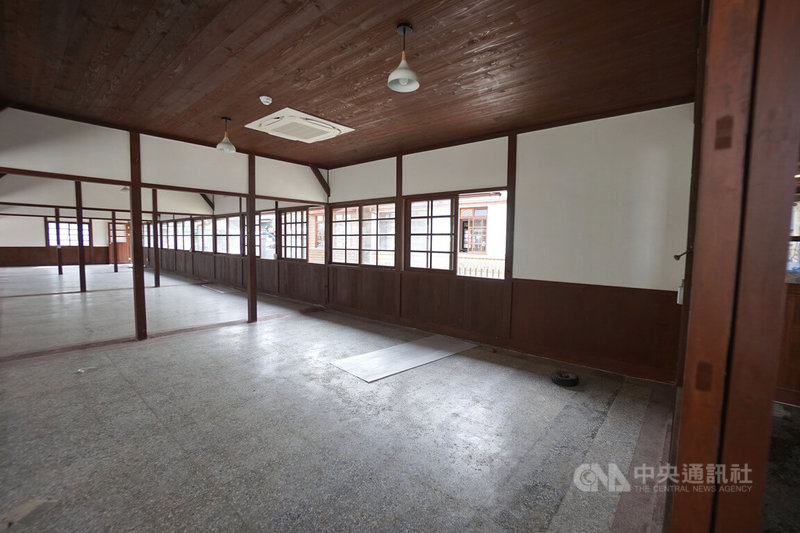 台鐵局向文化部爭取經費,修復位於花蓮市的歷史建築舊花蓮鐵路醫院,台鐵花蓮工務段長李建勳5日表示,修復工程預計5月底完工。中央社記者張祈攝 112年5月5日