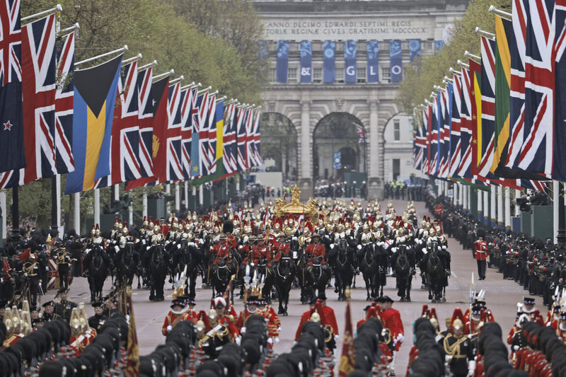 英王查爾斯三世6日加冕，英國及其海外領地與來自33個大英國協成員國總計逾萬名軍員冒雨執行慶典任務，陣容為70年來僅見。（英國國防部提供）中央社記者陳韻聿倫敦傳真 112年5月7日