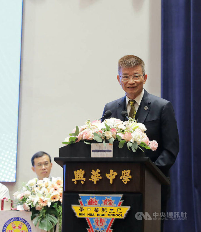 台灣大學系統國際高中聯盟7日在馬來西亞舉行簽約典禮,圖為台灣師範大學校長吳正己致詞。中央社 112年5月7日