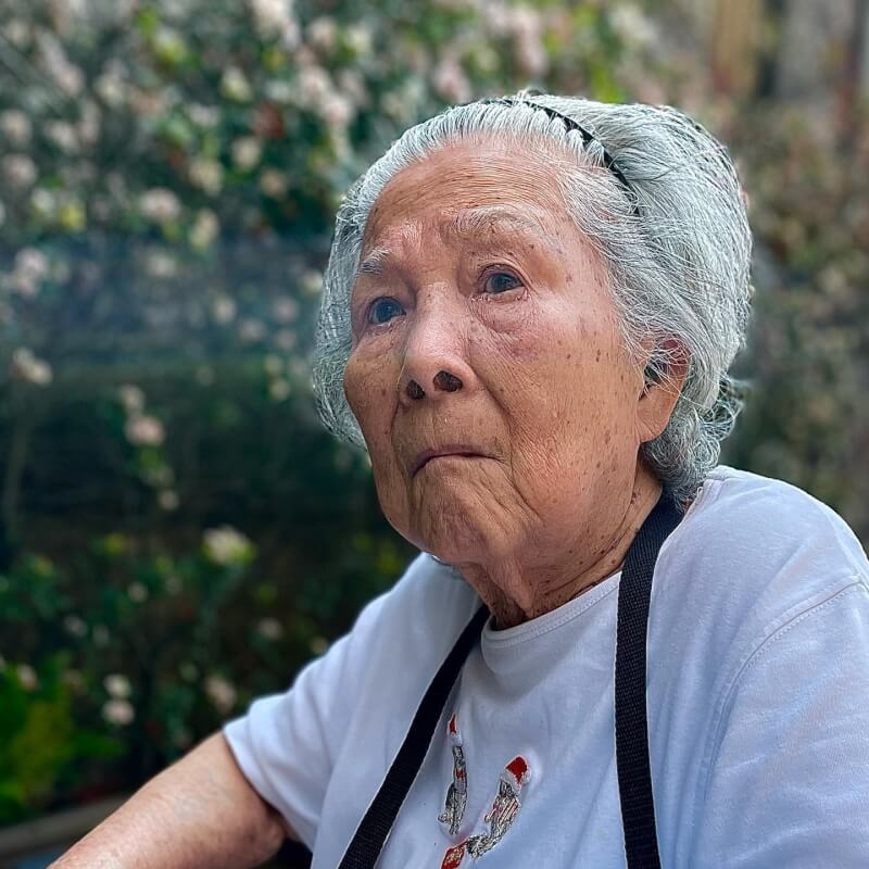 動畫電影「魔法阿媽」原型、演員黃仲崑的母親鄭彩霞（圖）8日過世，享耆壽92歲。（圖取自facebook.com/huangmike8688）