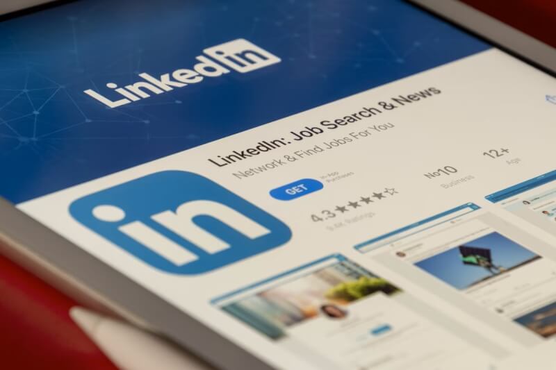 全球知名職場社交平台領英（LinkedIn）8日表示，公司將裁員716人。(圖取自Unsplash圖庫）