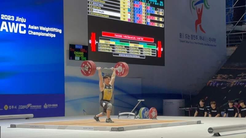 莊盛閔9日在亞洲舉重錦標賽男子81公斤級A組，以抓舉154公斤、挺舉180公斤、總和334公斤，替台灣進帳1銀2銅。（圖取自facebook.com/WElGHTLIFTING）