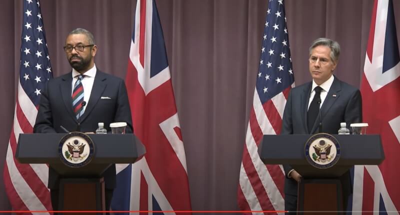 英國外交大臣柯維立（左）9日與美國國務卿布林肯（右）進行約1個多小時的閉門會談。（圖取自U.S. Department of State YouTube頻道網頁youtube.com）