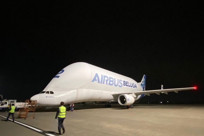 全球僅5架的「空巴大白鯨」9日深夜現身桃園機場，根據航空迷表示，這架「空巴大白鯨」的目的地是日本，機身上的BELUGA是法文白鯨的意思，為空中巴士集團利用A300-600機型做修改，一般人很少見到。（桃園機場公司提供）中央社記者吳睿騏桃園機場傳真  112年5月10日