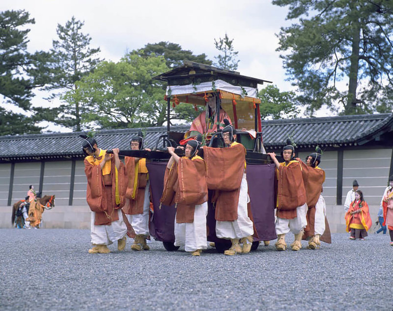 停辦3年的京都3大祭之一「葵祭遊行」15日將登場，盛大的遊行隊伍將重現平安時代的貴族風情，彷彿穿越平安時代。（京都市台灣推廣事務所提供）中央社記者余曉涵傳真  112年5月11日