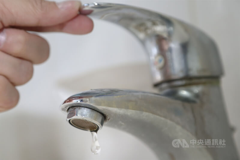 水價是否調整引起外界關注，行政院副院長鄭文燦指出水價是否調漲還在規劃階段，呼籲大家節約用水。（中央社檔案照片）