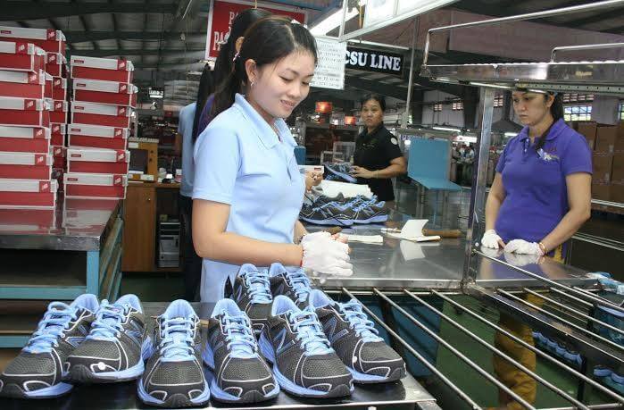 越南經濟吹逆風，越南寶元鞋廠傳出6月下旬起將陸續裁員約5700人。圖為寶元公司員工。（ 圖取自facebook.com/pouyuen）