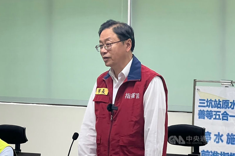 台水公司辦理龍潭三坑原水站原水管改善等5項工程，桃園市長張善政（圖）15日視察後表示，這次停水施工計畫最關鍵的三坑抽水站接管焊接工程已完成，台水公司也配合市府要求，邀請具認證業者進行焊道檢測，結果預計於1週後出爐。中央社記者吳睿騏桃園攝  112年5月15日