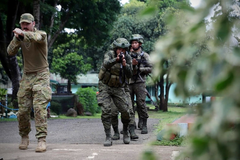 菲律賓和澳洲陸軍15日在黎薩省（Rizal）卡賓賓軍營（Camp Capinpin）展開「盟友」聯合軍演。（菲律賓陸軍提供）中央社記者陳妍君馬尼拉傳真  112年5月16日