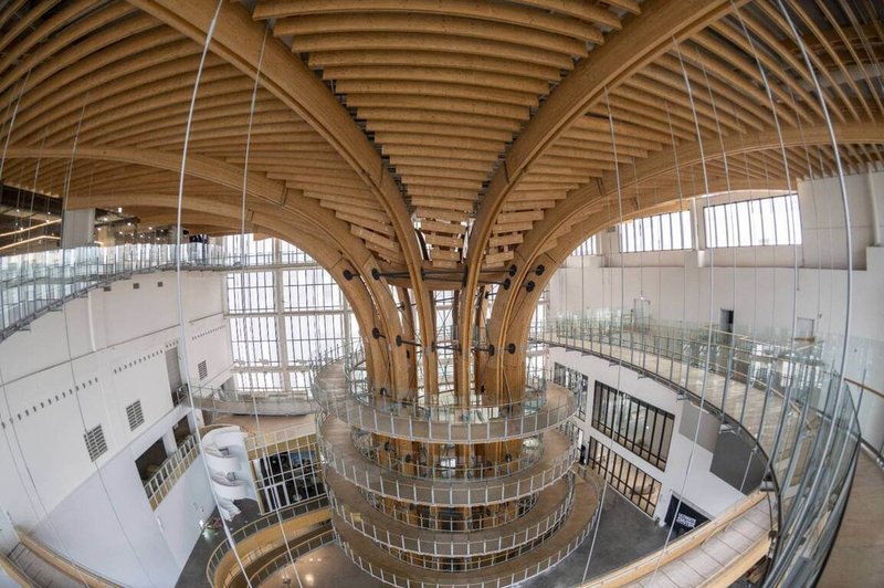 樹德半山夢工廠位於南投市,館內的「生命樹環樹步道」,以台灣常見的榕樹為發想,遊客可以沿著長達386公尺的步道環樹而上登高,遠望中央山脈美景。此次參加交通部觀光局舉辦的「觀光亮點獎」樂活類評選。(參山處提供)中央社記者趙麗妍傳真 112年5月17日