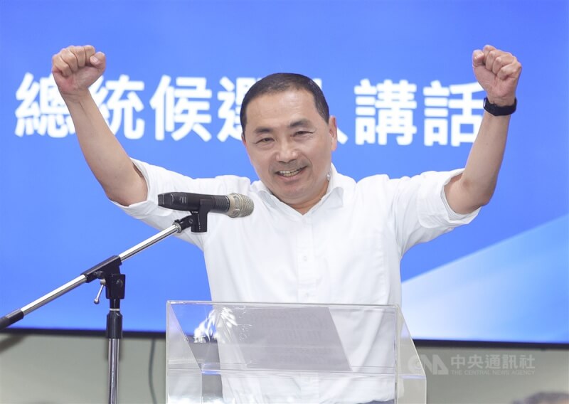 國民黨17日宣布徵召新北市長侯友宜代表參選2024總統，侯友宜致詞時高喊要再次讓政黨輪替。中央社記者謝佳璋攝 112年5月17日