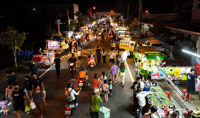 宜蘭縣冬山鄉清溝夜市是全縣規模最大的流動夜市，每週三營業，卻被投訴影響交通及環境衛生。鄉公所18日表示，經勸導攤商後未見改善，要求自24日起停業4週，希望管理委員會徹底檢討。（冬山鄉公所提供）中央社記者沈如峰宜蘭縣傳真 112年5月18日