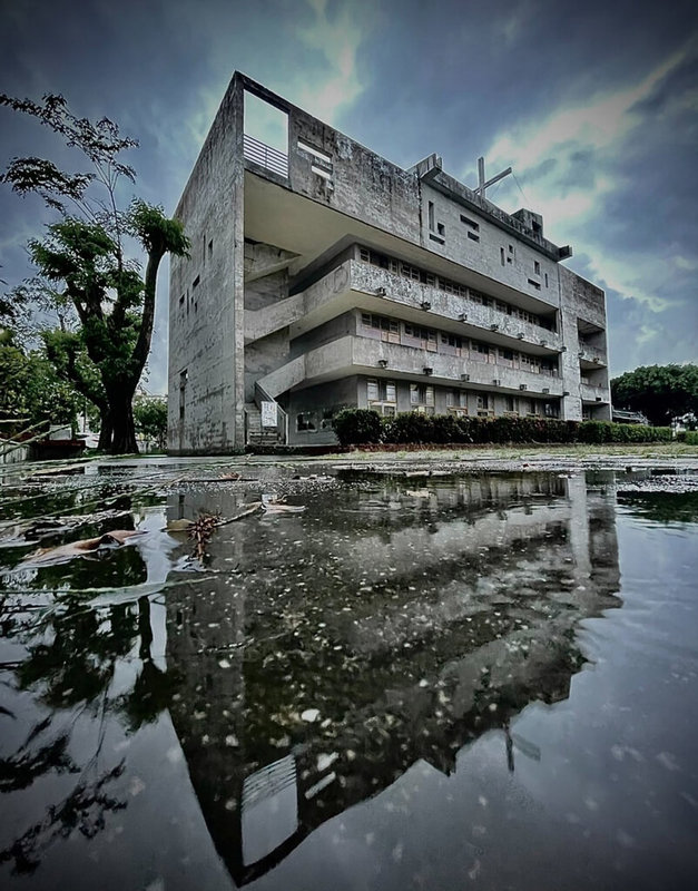 台東私立公東高工因財務問題被教育部列為專案輔導學校，112年完全免試入學放榜，公東高工招生人數只減少10人，設計群及時尚造型科更是額滿，校方感謝家長信任。圖為公東聖堂大樓。（公東高工提供）中央社記者盧太城台東傳真  112年5月18日