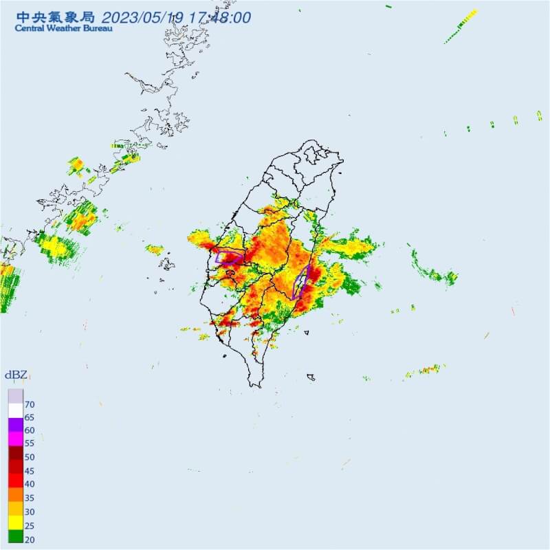 氣象局19日下午針對台南市及高雄市發布大雷雨即時訊息。(圖取自中央氣象局網頁cwb.gov.tw)