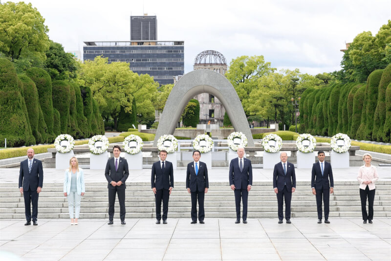 G7領袖19日齊聚廣島和平紀念公園，直視核子武器的恐怖。（共同社）