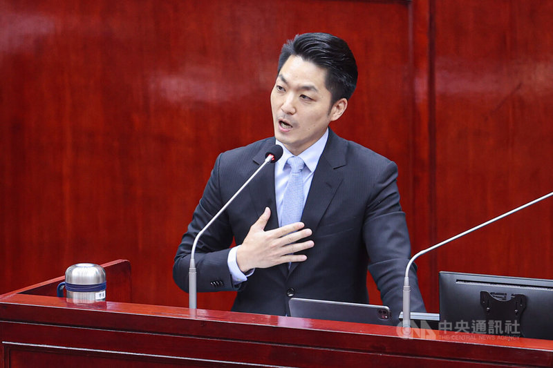 台北市長蔣萬安（圖）即將迎來上任後首屆雙城論壇，他22日在市議會表示，2023雙城論壇將持續辦理，期待雙方藉由觀光、文化、體育等領域的合作，促進城市發展並增進民眾福祉。中央社記者鄭清元攝  112年5月22日