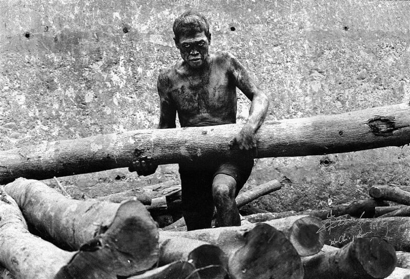 攝影家朱健炫在台灣挖煤的時代拍下約6000張礦工照片，近期他精選部分照片舉辦攝影展。圖為朱健炫1982年所拍攝的平溪礦工。（朱健炫提供）中央社記者張銘坤傳真　106年12月24日