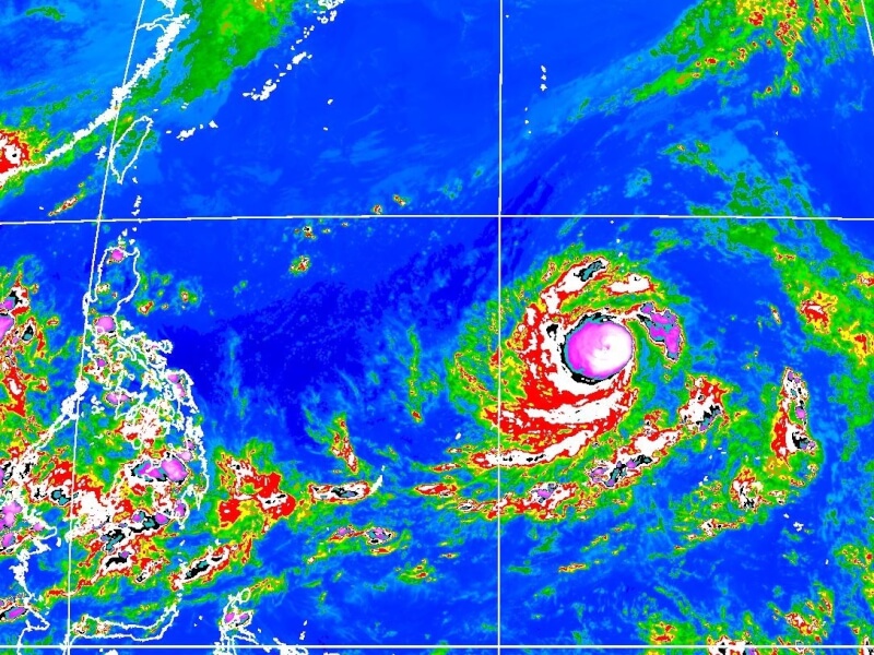 圖為颱風瑪娃24日下午4時10分衛星雲圖。（圖取自氣象局網頁cwb.gov.tw）