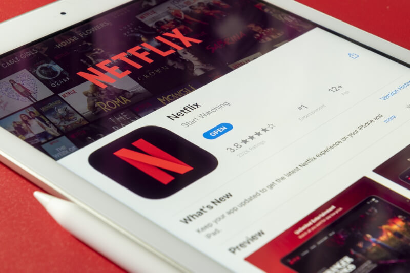 串流影音平台Netflix近期開始在加拿大以穿插廣告的低價方案，取代原本無廣告干擾的基本方案。（圖取自Pixabay圖庫）