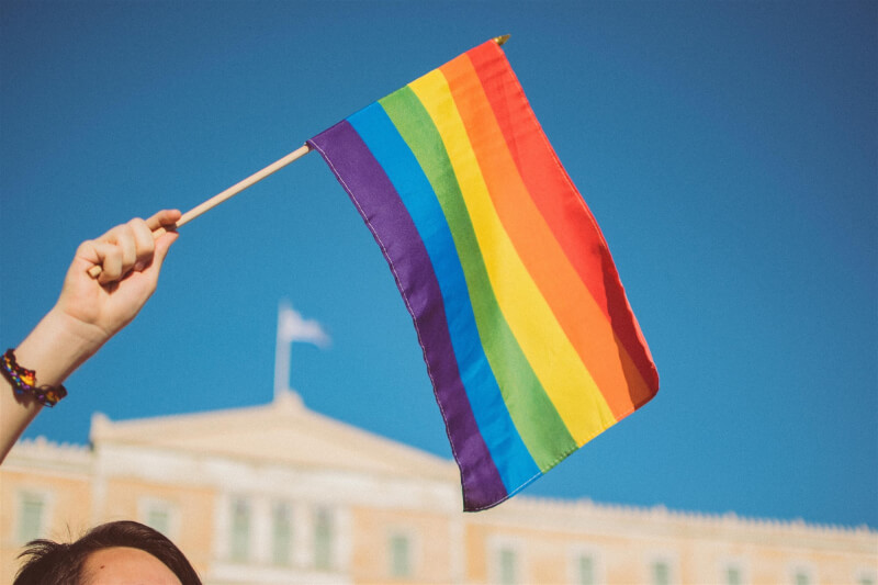 行政院性別平等處24日公布「多元性別（LGBTI）者生活狀況調查」，調查顯示23%受訪者在過去一年內曾被騷擾或威脅。（示意圖／圖取自Unsplash圖庫）