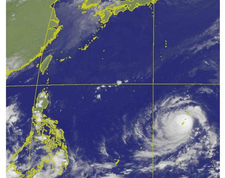 圖為24日下午5時瑪娃颱風位置。（圖取自中央氣象局網頁cwb.gov.tw）