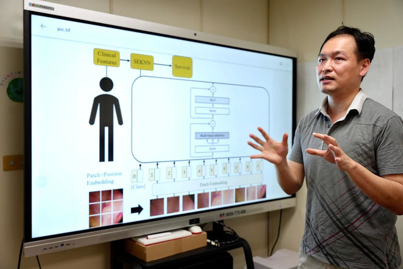 政治大學副教授羅崇銘和北榮團隊合作，建立能預測大腸癌病患5年存活率的AI（人工智慧）模型，研究成果預計7月將刊登在國際醫學影像期刊。（政治大學提供）中央社記者許秩維傳真  112年5月25日
