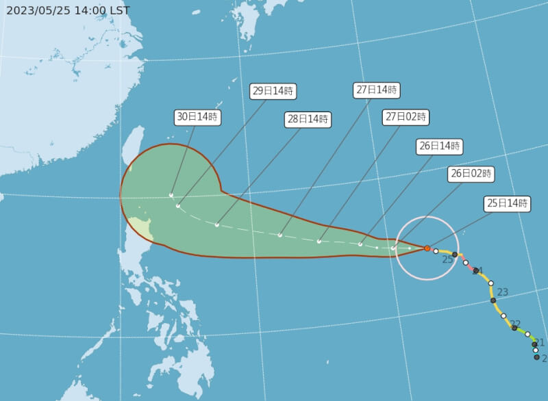 中央氣象局25日表示，颱風瑪娃再度增強為強烈颱風，持續朝菲律賓東方海面移動。（圖取自中央氣象局網頁cwb.gov.tw）