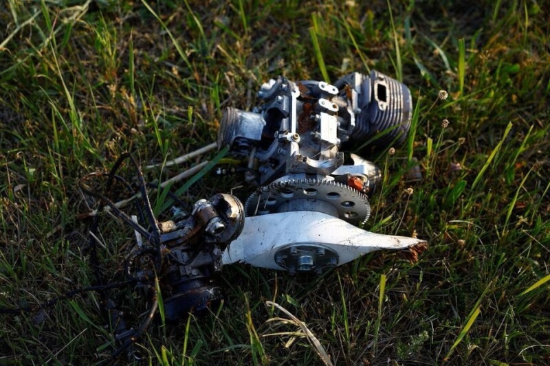 烏克蘭28日表示，俄羅斯徹夜出動59架無人機展開攻擊，其中58架遭烏克蘭防空部隊擊落。圖為俄羅斯無人機部分殘骸掉落在基輔一間菸草工廠內。（路透社）
