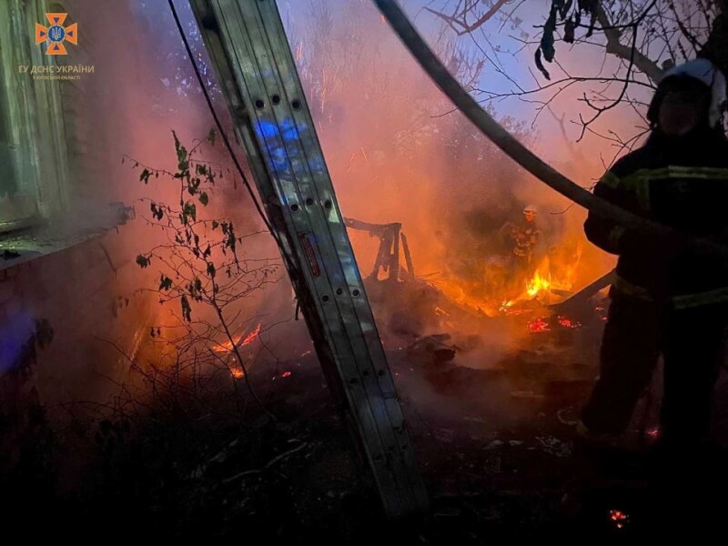 烏克蘭防空系統28日晚間擊退俄羅斯發動的空襲後，首都基輔29日又聽見至少10次爆炸聲響。（基輔地區烏克蘭國家緊急服務處/Handout via 路透社）
