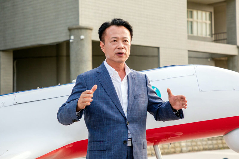 遠見雜誌30日公布2023縣市長施政滿意度調查,嘉義縣長翁章梁再度榮獲5星縣長肯定,他說,今年再次獲獎,更要感謝鄉親再次支持與肯定,未來會更謙卑、努力。(嘉義縣政府提供)中央社記者黃國芳傳真 112年5月30日