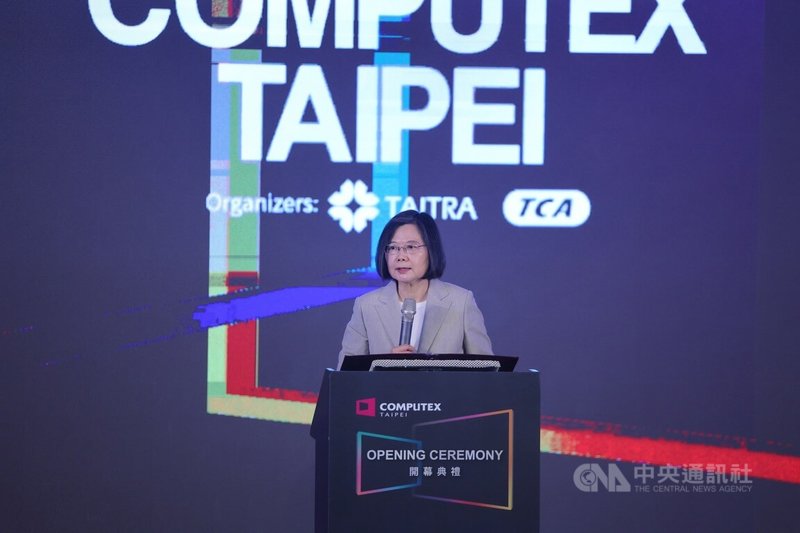 總統蔡英文30日上午在台北南港展覽館出席「2023年台北國際電腦展(COMPUTEX)開幕典禮」,並為活動致詞。中央社記者王飛華攝 112年5月30日