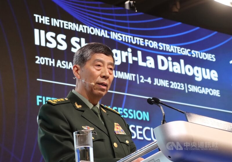 圖為中國國防部長李尚福今年6月4日在香格里拉對話發表演講。（中央社檔案照片）