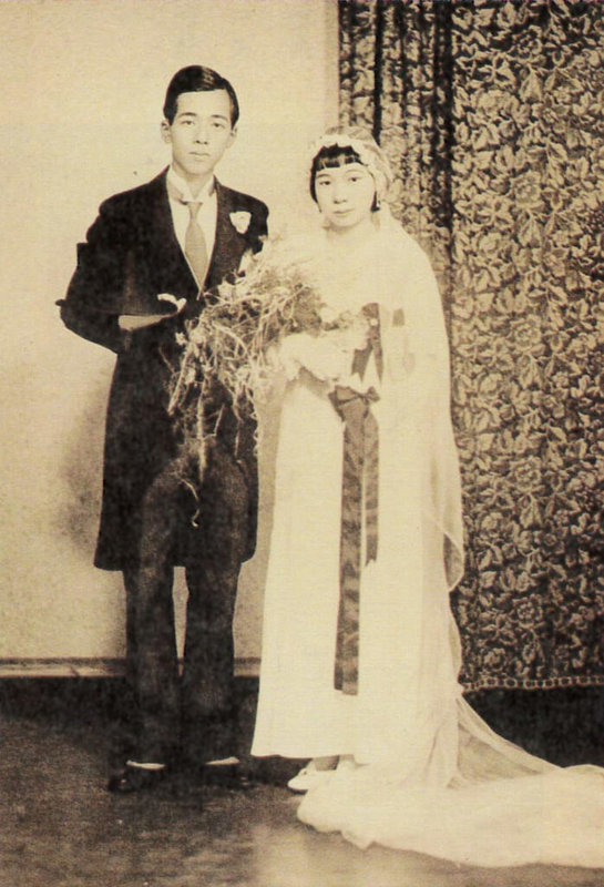 已故畫家郭雪湖（左）與同樣是畫家的妻子林阿琴（右）於1936年5月26日拍攝的婚禮照，國立歷史博館５日表示將籌劃以林阿琴作品為主軸的展覽。（郭松年提供）中央社記者王寶兒傳真 112年6月5日