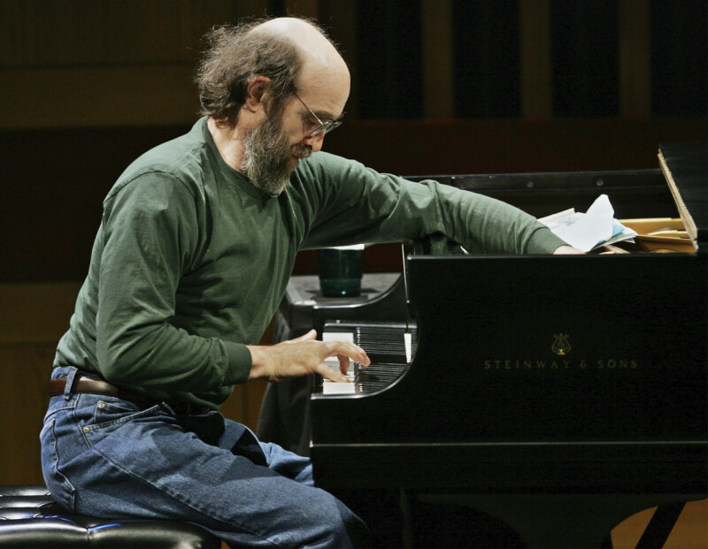 曾獲葛萊美年度最佳新世紀專輯大獎的美國鋼琴家喬治溫斯頓4日不敵癌症病魔，享壽73歲。（美聯社）