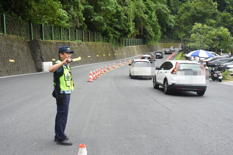 端午連假將至，花蓮縣警察局將於省道台9線沿線重點路段及瓶頸點、鄉鎮市區重要幹道、觀光景點等編排交通崗彈性疏導，確保交通順暢。（花蓮縣警察局提供）中央社記者李先鳳傳真  112年6月12日