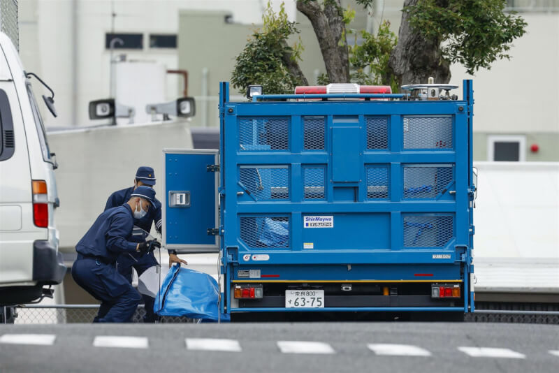 日本前首相安倍晉三去年遭槍擊身亡，奈良地方法院12日進行開庭審理前收到不明物品。（共同社）