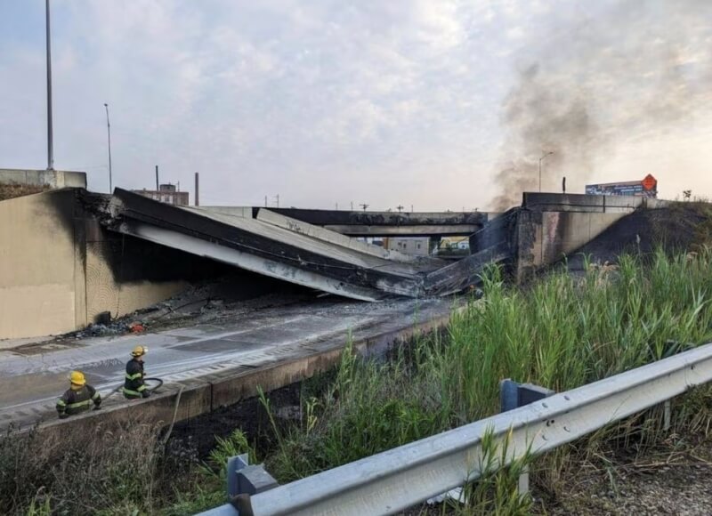 美國一輛油罐車起火燃燒，導致I-95位於費城東北部的路段坍塌。（City of Philadelphia Office of Emergency Management/Handout via 路透社）