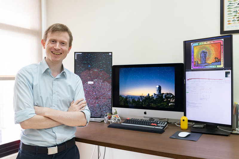 國立清華大學天文研究所助理教授安德魯．古柏（Andrew Cooper）參與DESI（Dark Energy Spectroscopic Instrument）暗能量光譜儀計畫。（清大提供）中央社記者魯鋼駿傳真 112年6月14日