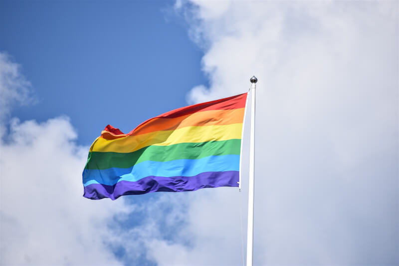 日本參議院全體會議表決通過「LGBT理解增進法案」，基本理念是無論性取向為何，都應給予人權上的尊重，不應有不公平歧視。（圖取自Unsplash圖庫）